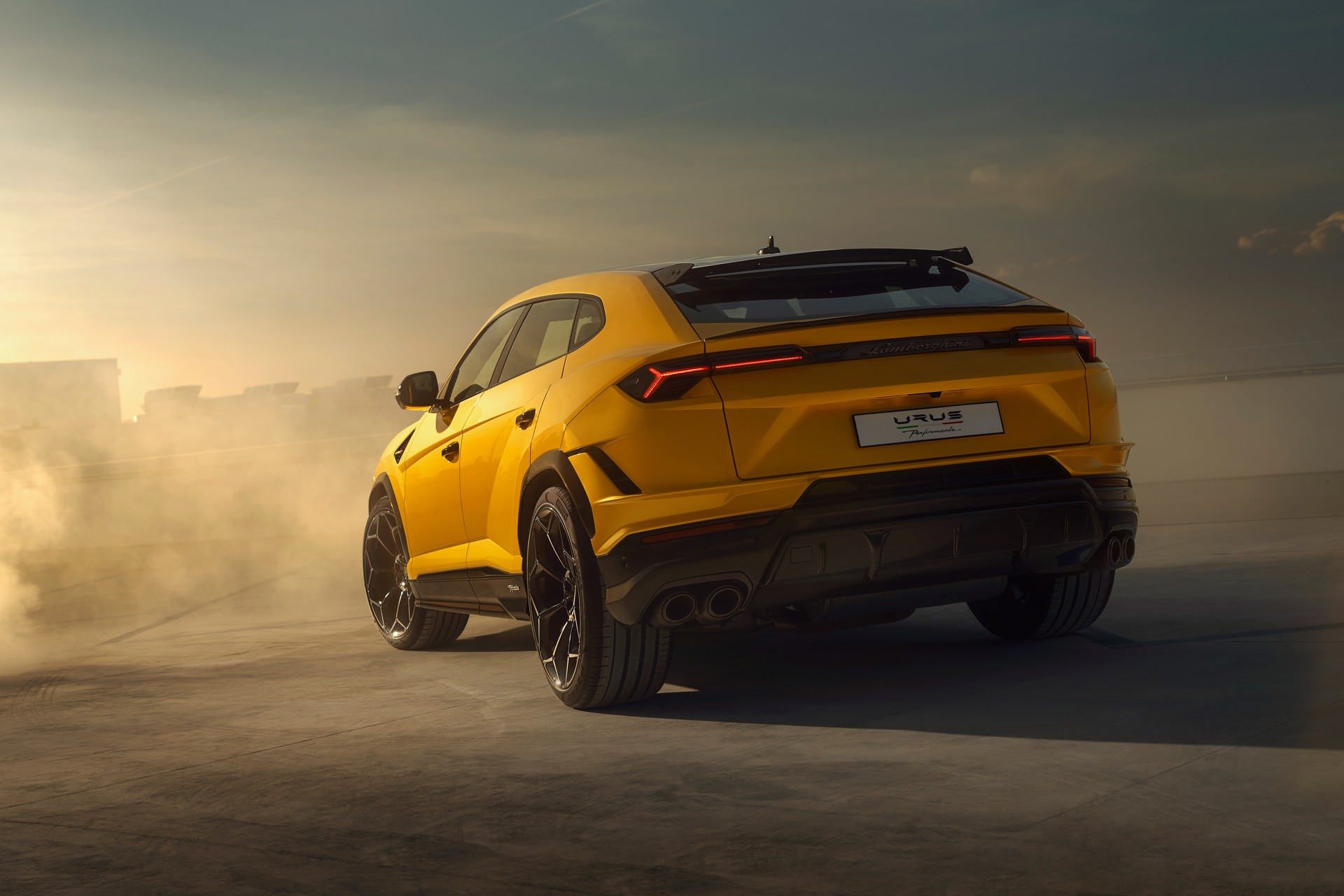 Download 2023 Lamborghini Urus Performante - Rear HD Wallpaper 1920x1280 #10