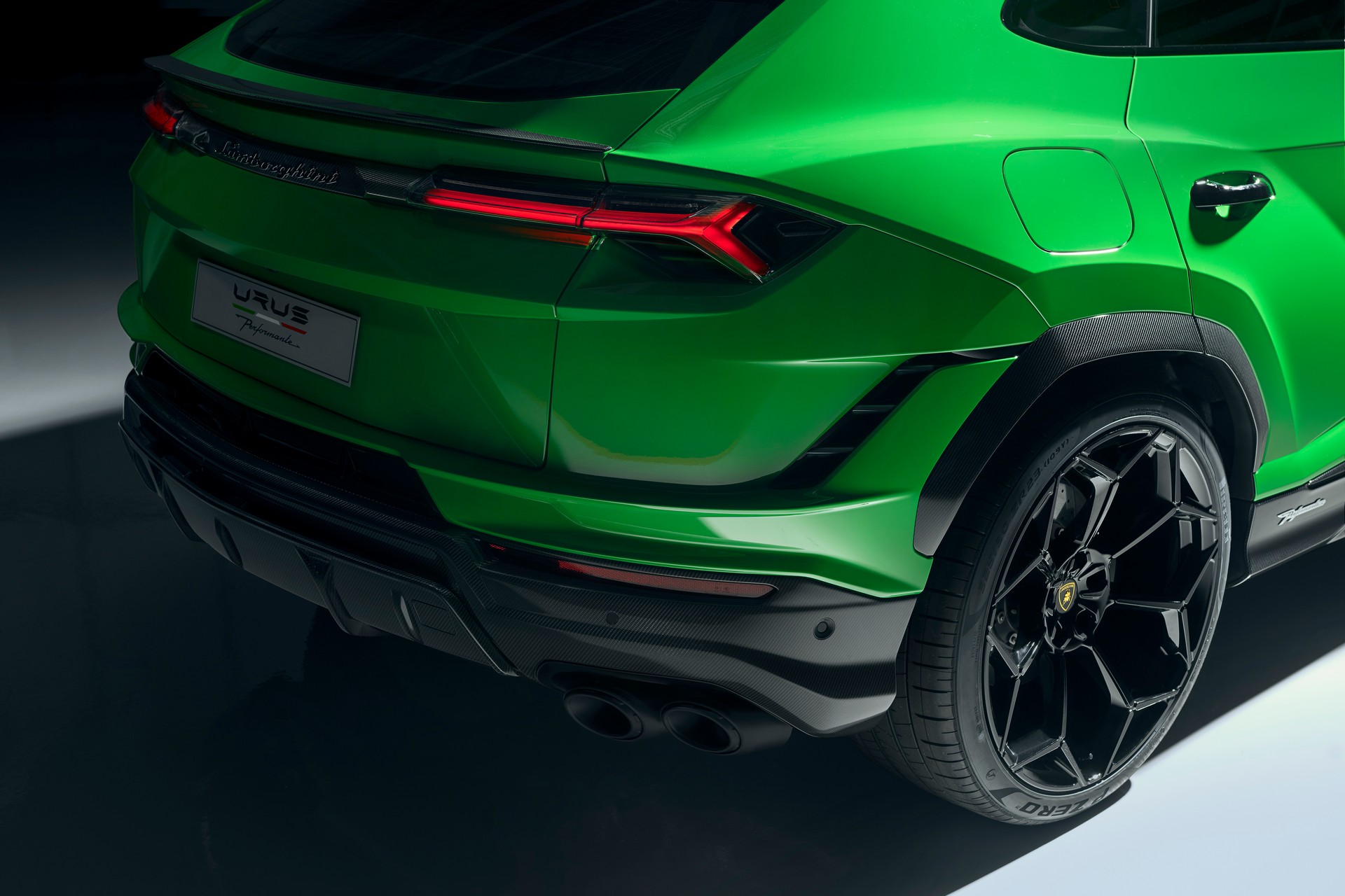 Download 2023 Lamborghini Urus Performante - Rear HD Wallpaper 1920x1280 #39