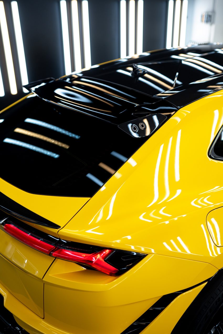 2023 Lamborghini Urus Performante - Tail Light Phone Wallpaper 850x1274 #110