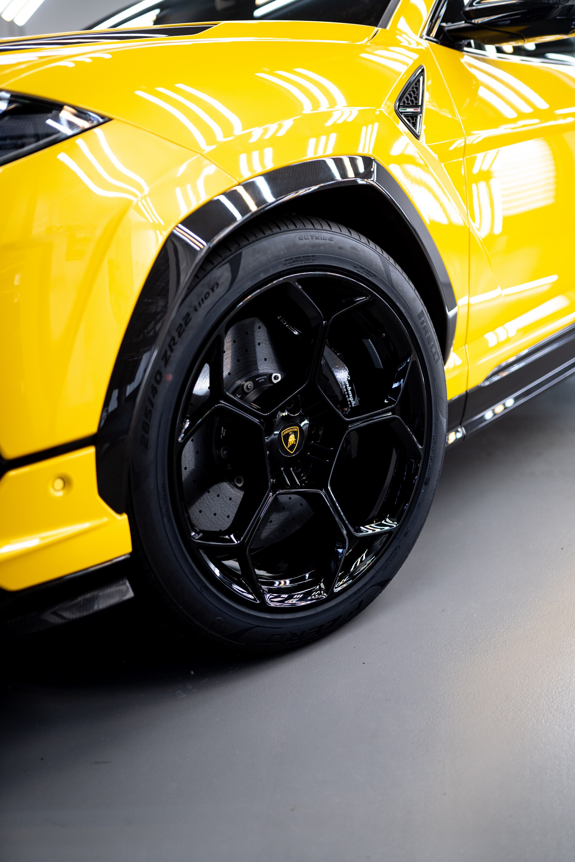 Download 2023 Lamborghini Urus Performante - Wheel HD Phone Wallpaper 1920x2878 #90