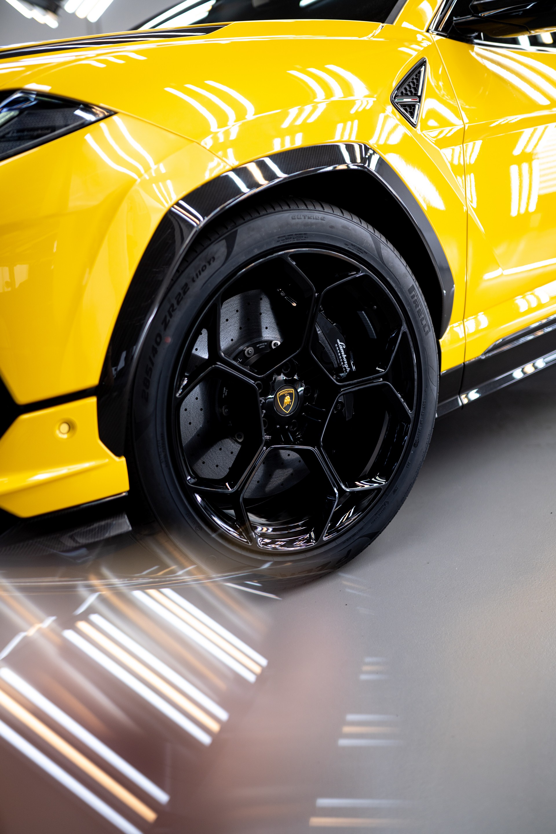 Download 2023 Lamborghini Urus Performante - Wheel HD Phone Wallpaper 1920x2878 #91