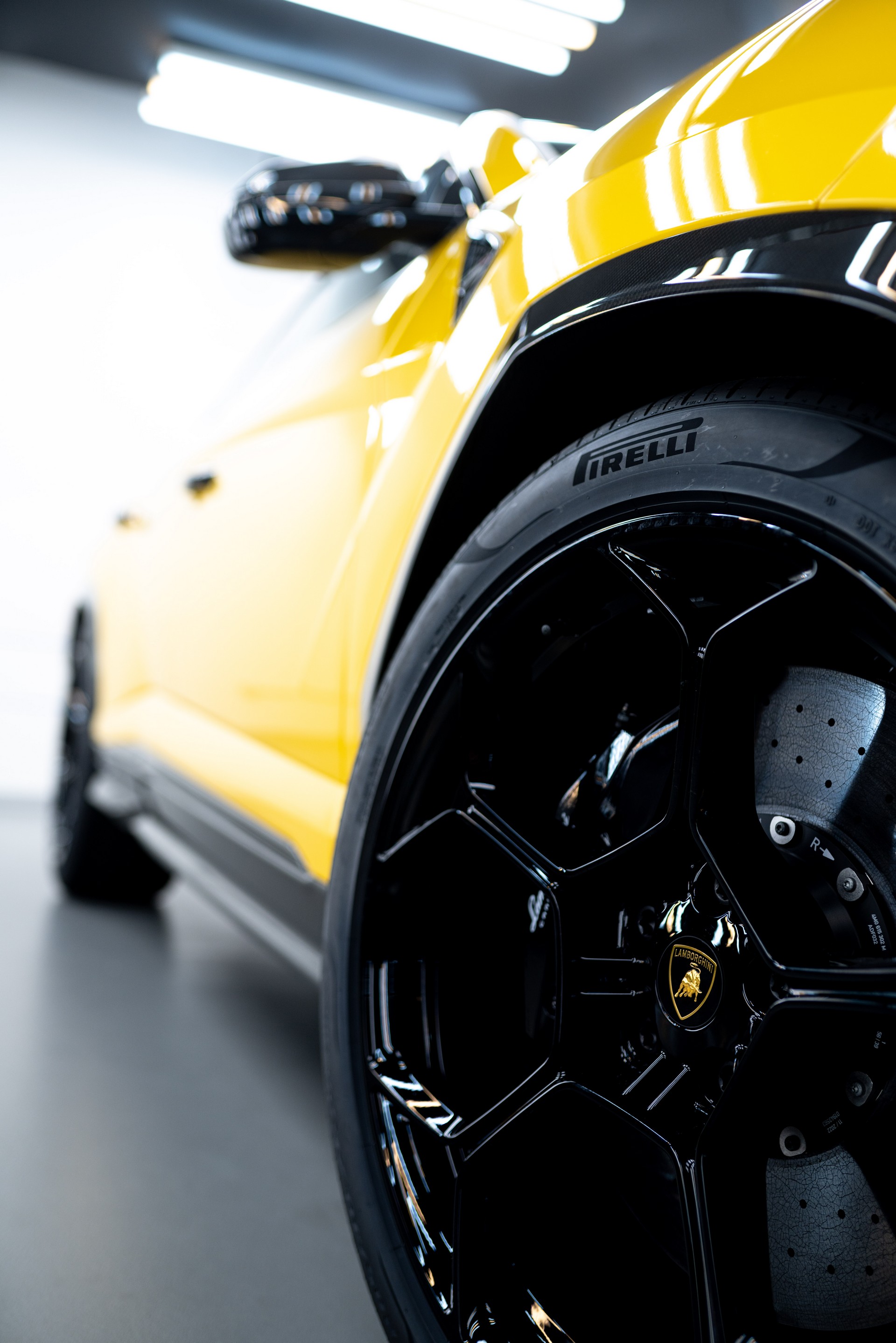 Download 2023 Lamborghini Urus Performante - Wheel HD Phone Wallpaper 1920x2878 #92