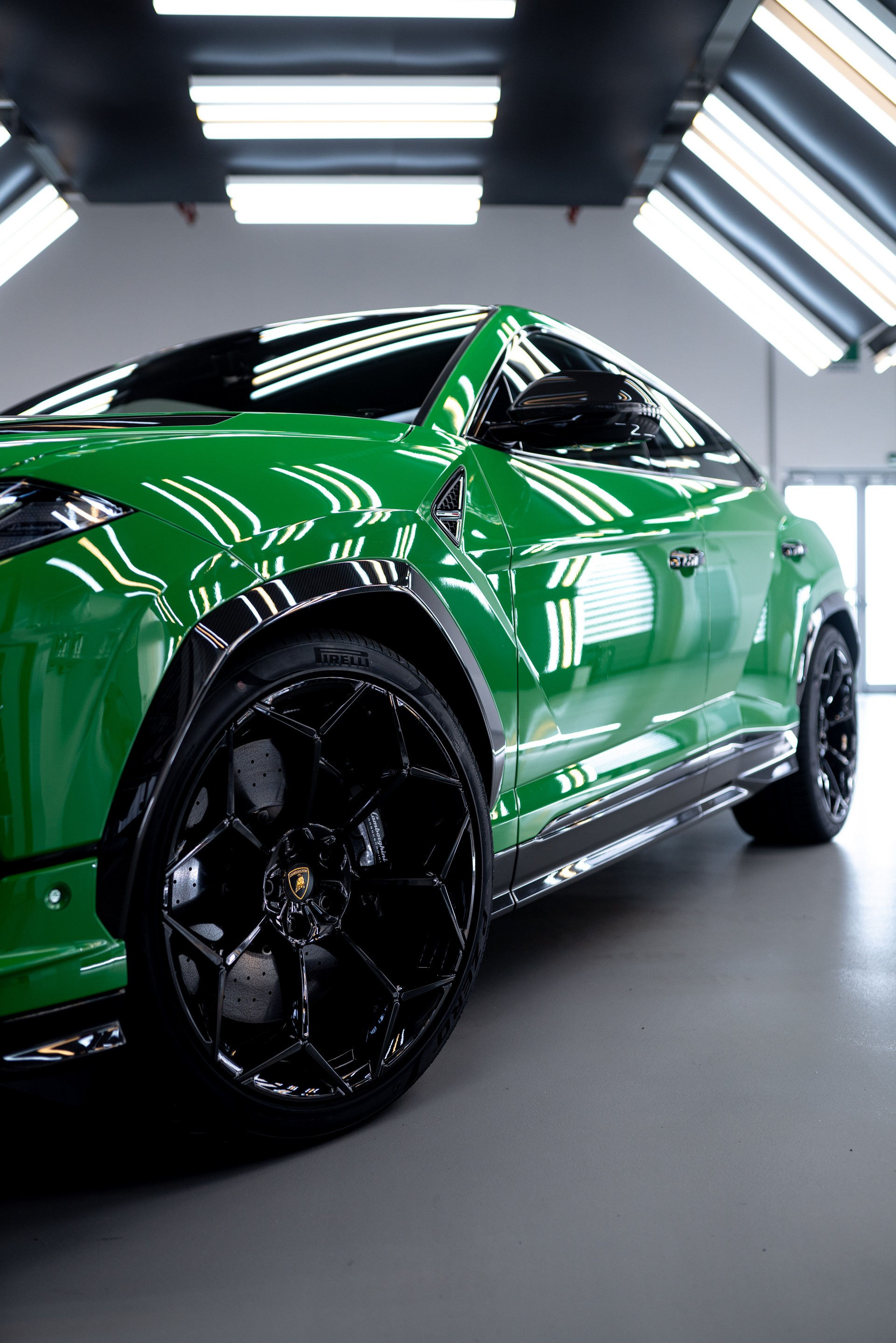 Download 2023 Lamborghini Urus Performante - Wheel HD Phone Wallpaper 1920x2878 #93