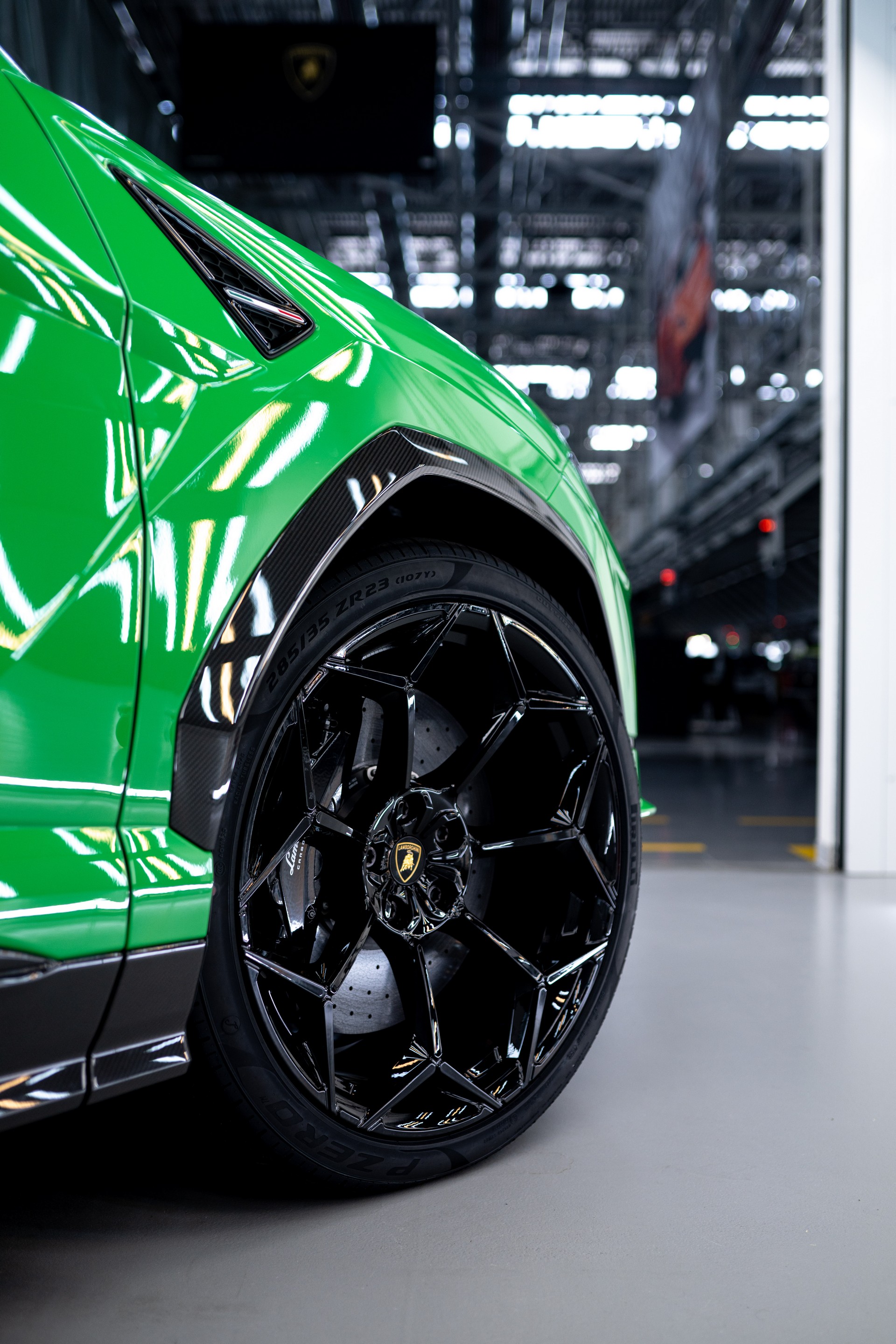 Download 2023 Lamborghini Urus Performante - Wheel HD Phone Wallpaper 1920x2879 #94