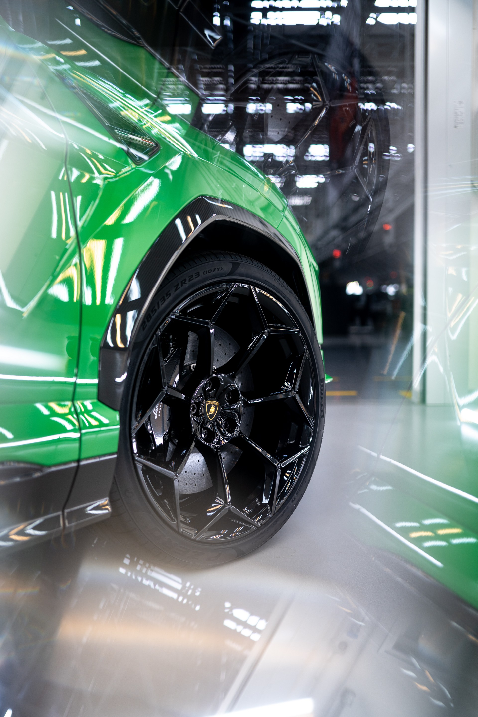 Download 2023 Lamborghini Urus Performante - Wheel HD Phone Wallpaper 1920x2878 #95