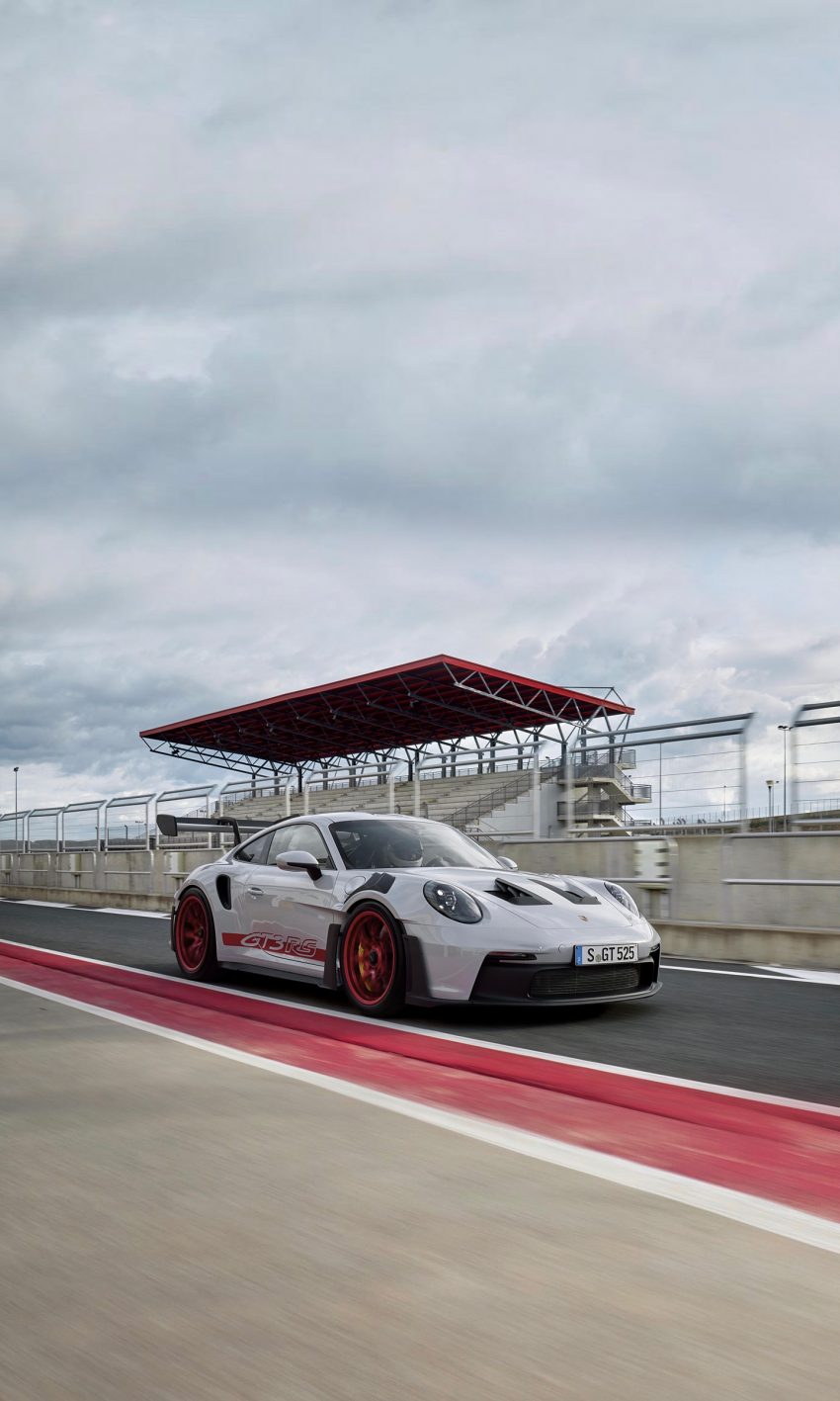 2023 Porsche 911 GT3 RS - Front Three-Quarter Phone Wallpaper 850x1417 #7