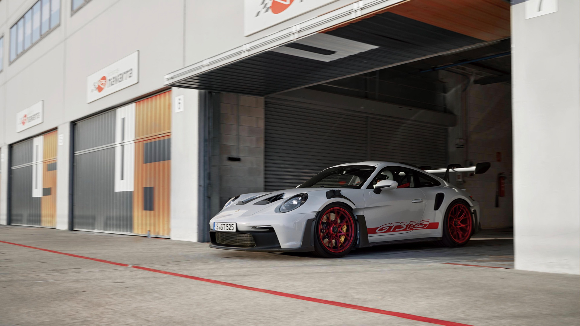 Download 2023 Porsche 911 GT3 RS - Front Three-Quarter HD Wallpaper 1920x1080 #11